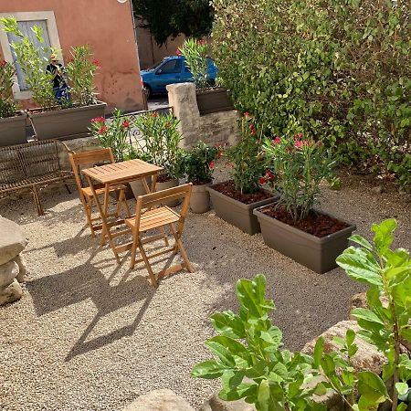 Ferienwohnung Les Lauriers LʼIsle-sur-la-Sorgue Exterior foto